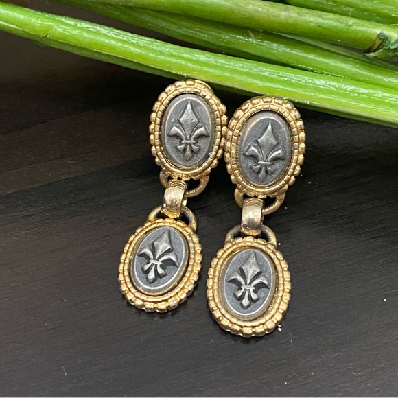 Vintage Signed MONET Fleur De Lis Dangling Earrings - Picture 3 of 10